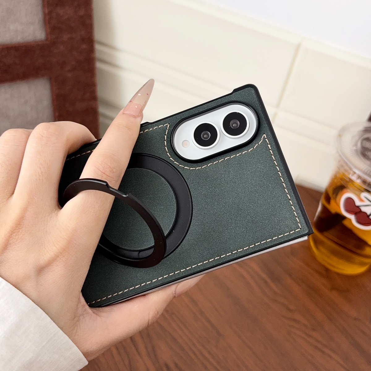 Luxury Sheepskin Leather Phone - огляд і ціна Magnetic Charging Stand